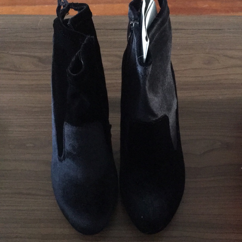 Black heeled boots size 8 Wide